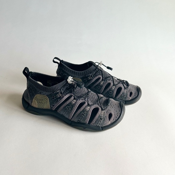 Keen Grey Black Textile Rubber Outsole Sneakers Sandals size 9 - Picture 1 of 14